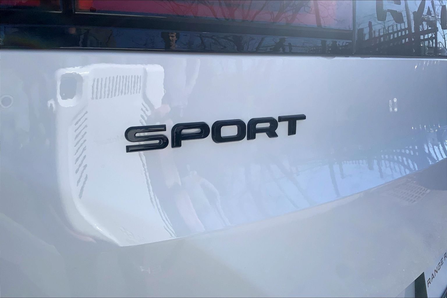 New 2026 Fuji White Land Rover Dynamic SE image 15