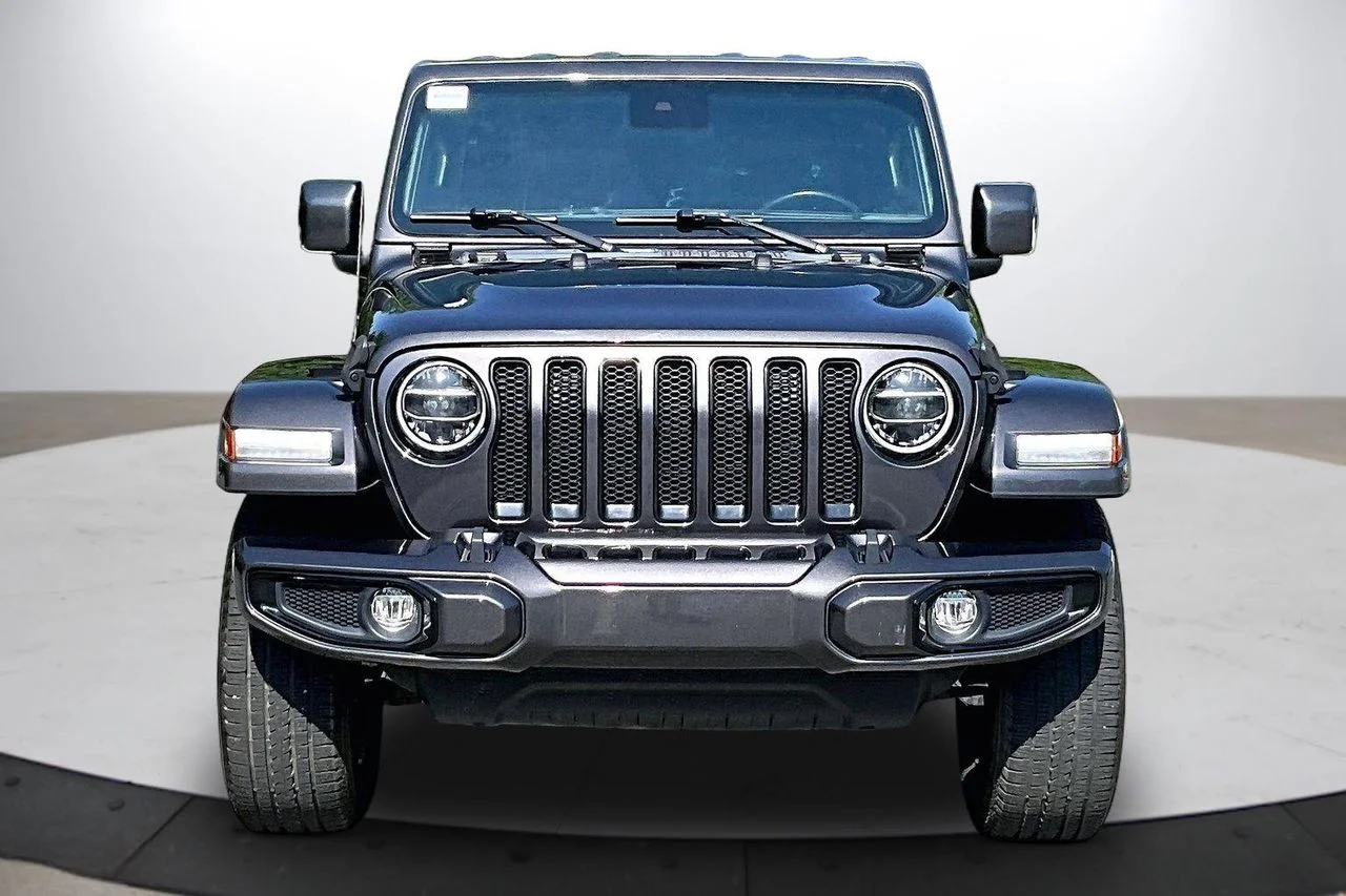 Used 2021 Silver Jeep Sahara High Altitude image 3