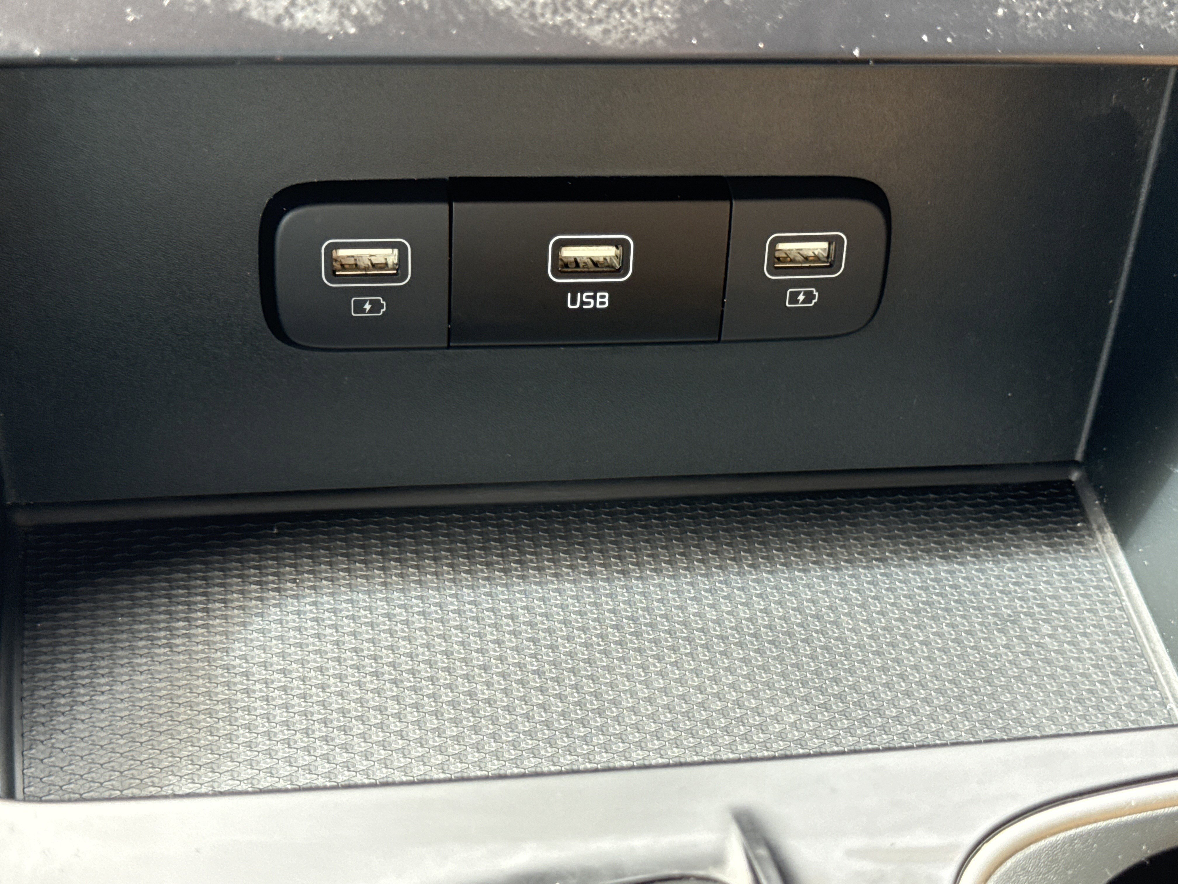 Used 2024 Snow White Pearl Kia LX image 32