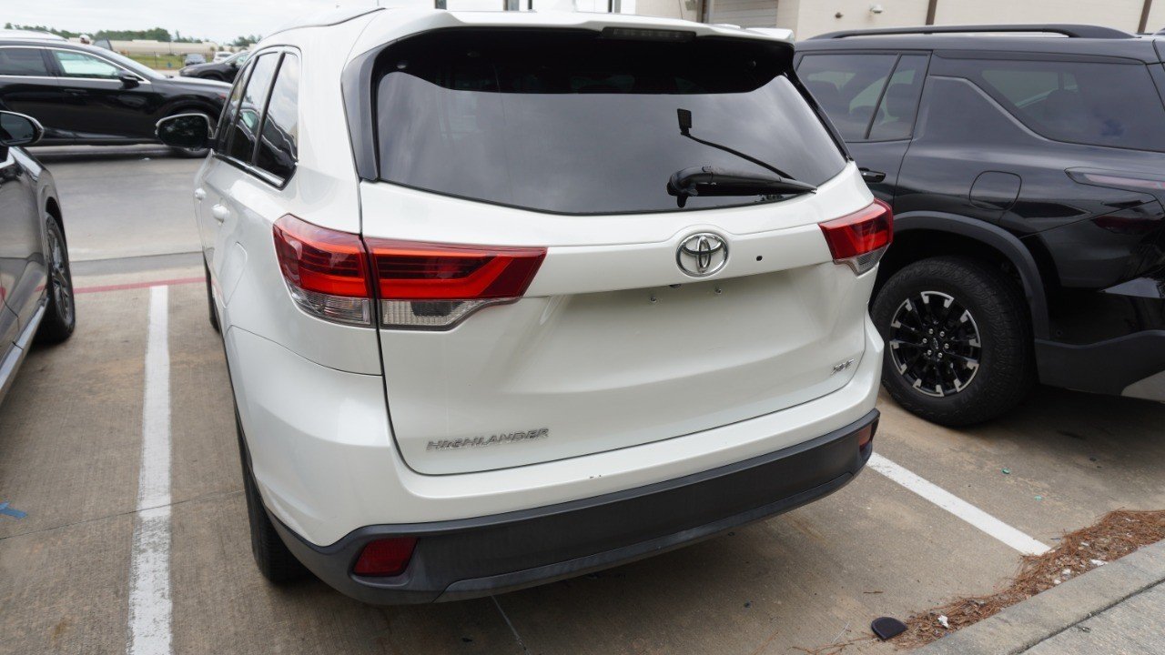 Used 2019 White Toyota XLE image 7