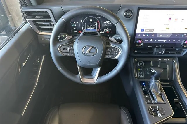 Used 2024  Lexus 550 Overtrail+ image 13