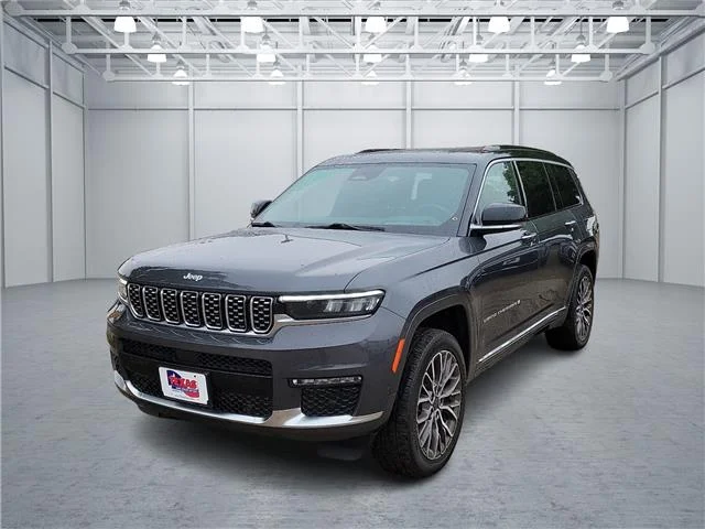 Used 2025 Gray Jeep Summit Reserve 4x4 image 1