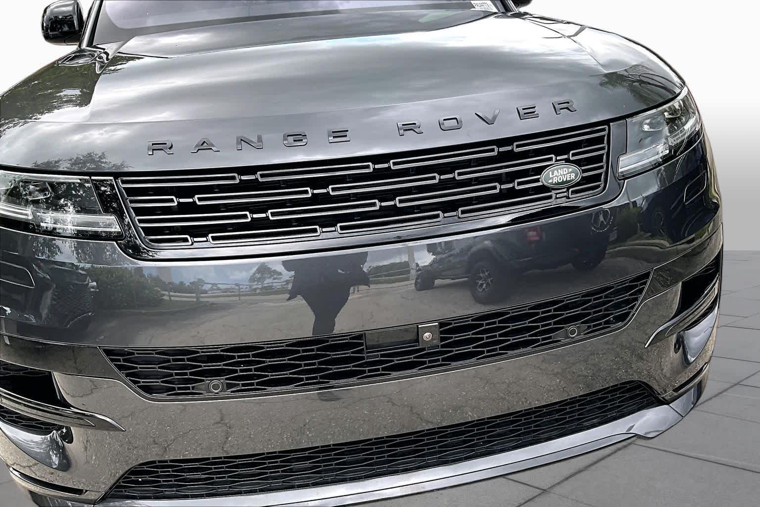 Used 2023  Land Rover SE Dynamic image 30