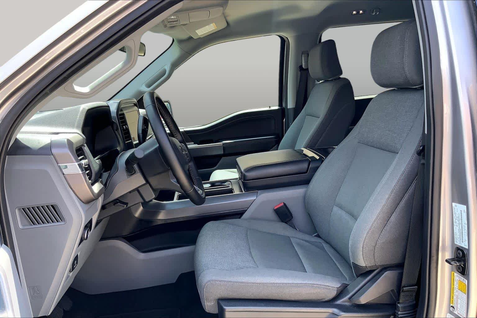 Used 2025 Iconic Silver Ford XLT image 8