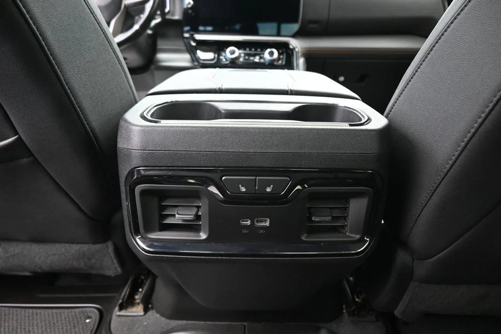 Used 2024  GMC AT4 image 29