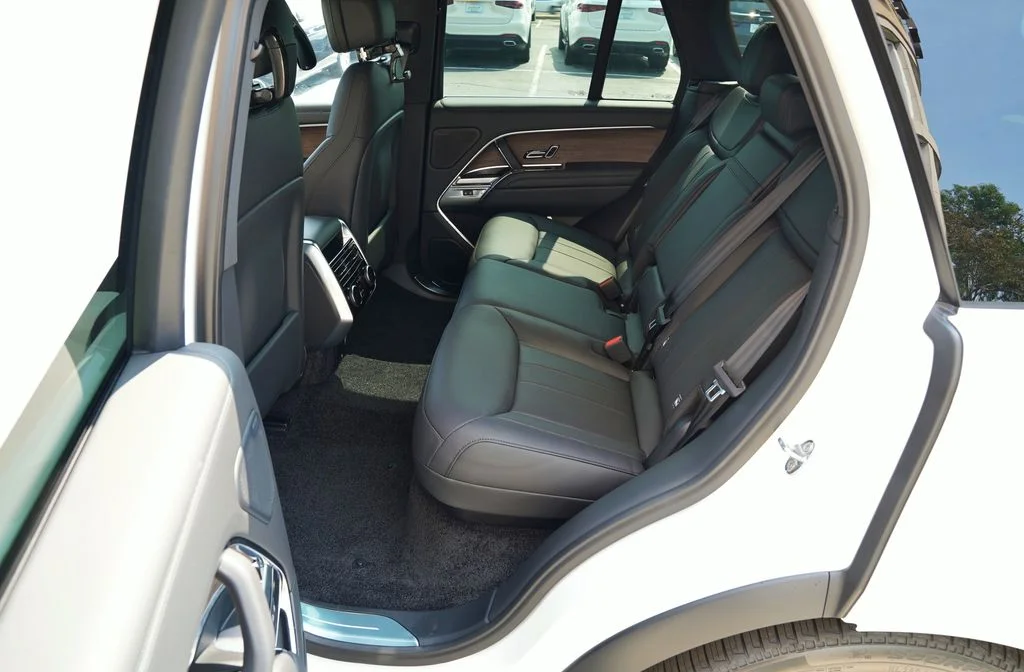 New 2026 Fuji White Land Rover SE image 34