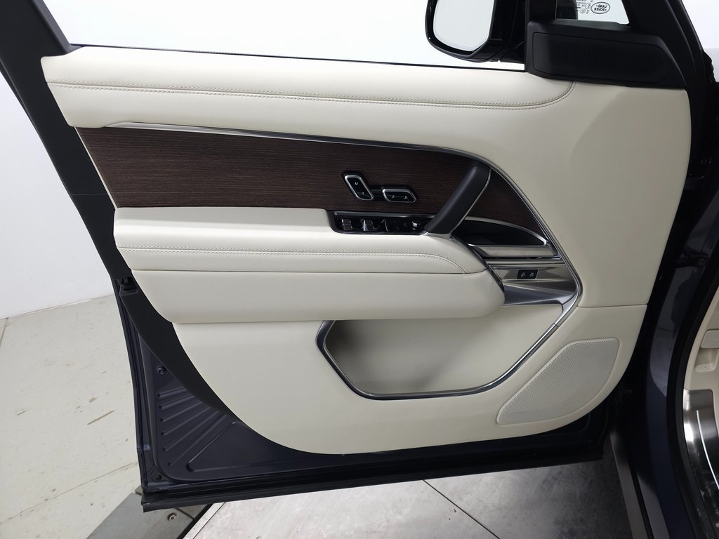 2025 LAND ROVER RANGE ROVER - Image 11