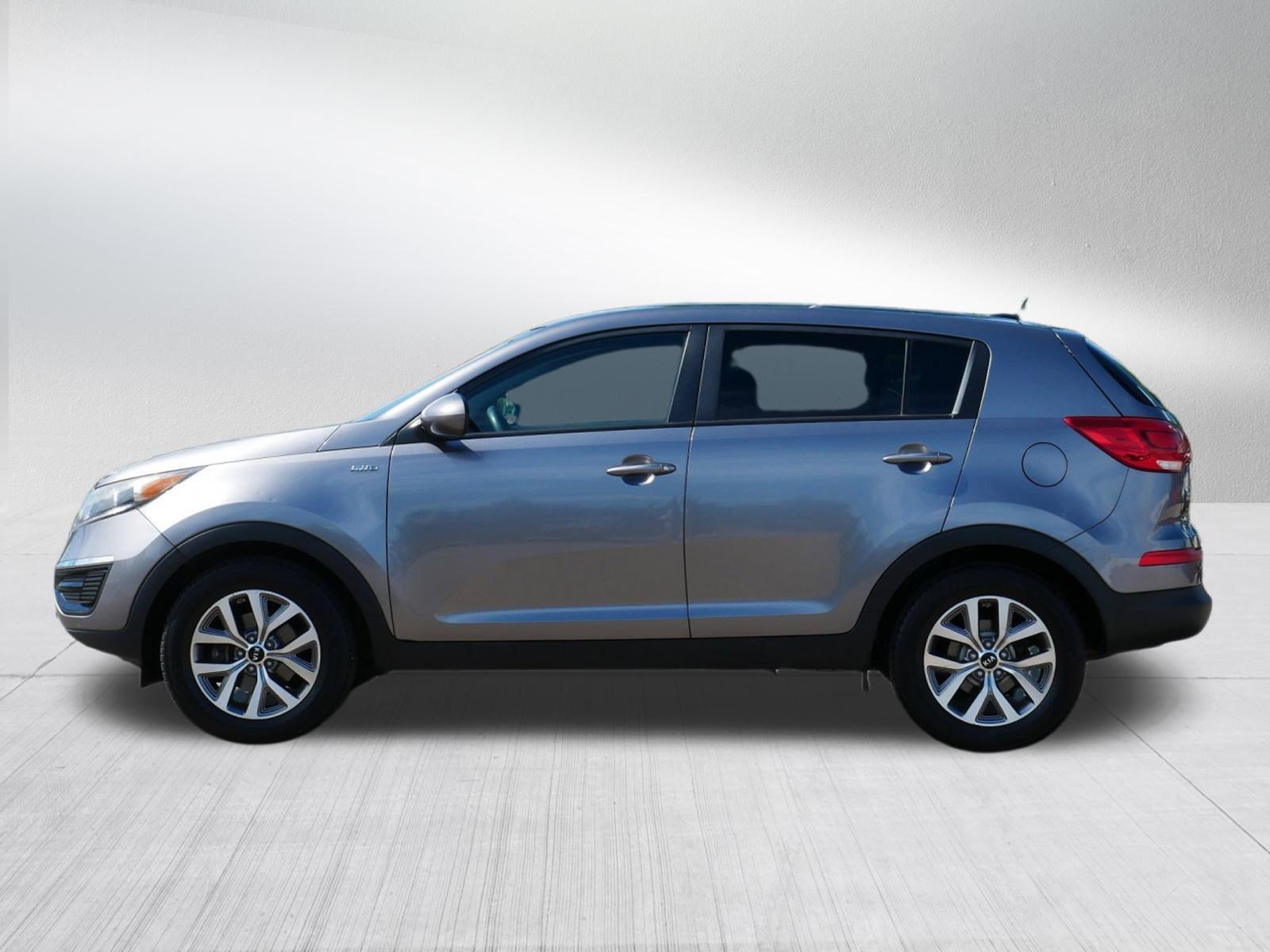 Used 2015 Mineral Silver Kia LX image 4