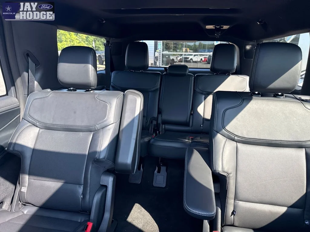 New 2027 Star White Metallic Tri-Coat Ford MAX Platinum image 37