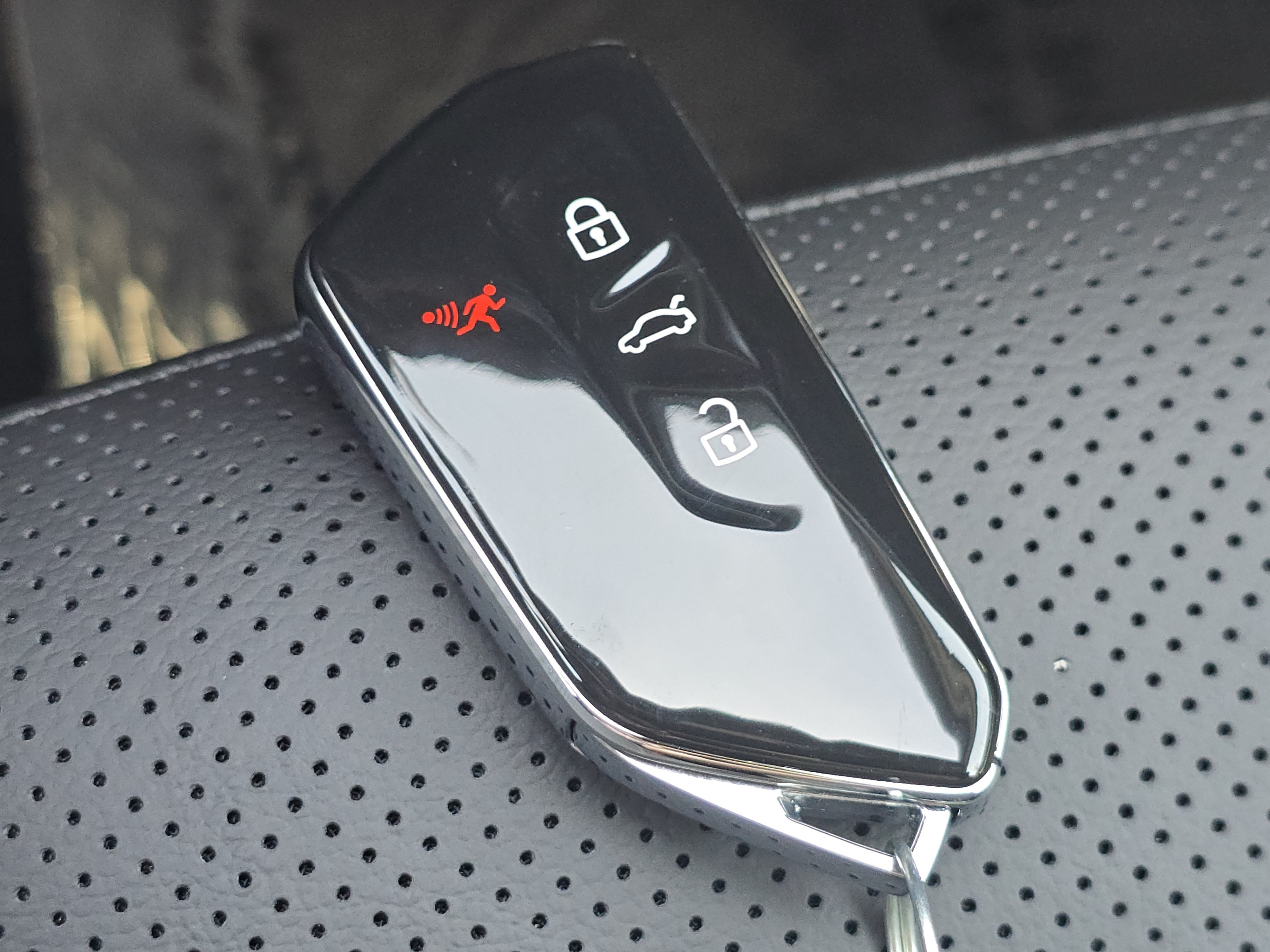 New 2026 Alpine Silver Metallic Volkswagen SE image 27