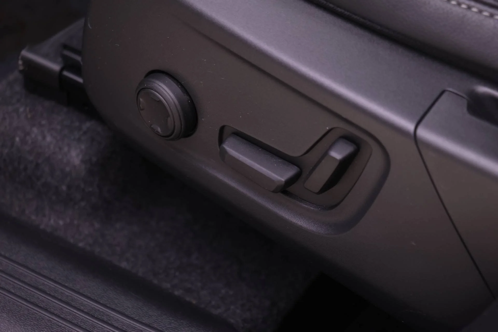 2026 Volvo XC40 Core - Photo 19