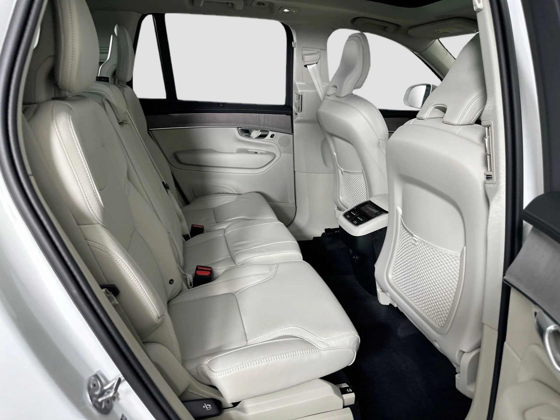 New 2026 White Volvo B6 Ultra image 24