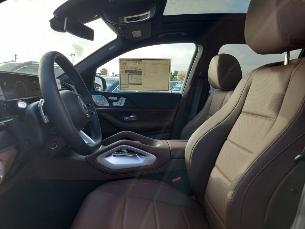 New 2026 MANUFAKTUR Ireland Mid Green Metallic Mercedes-Benz GLS 450 image 25