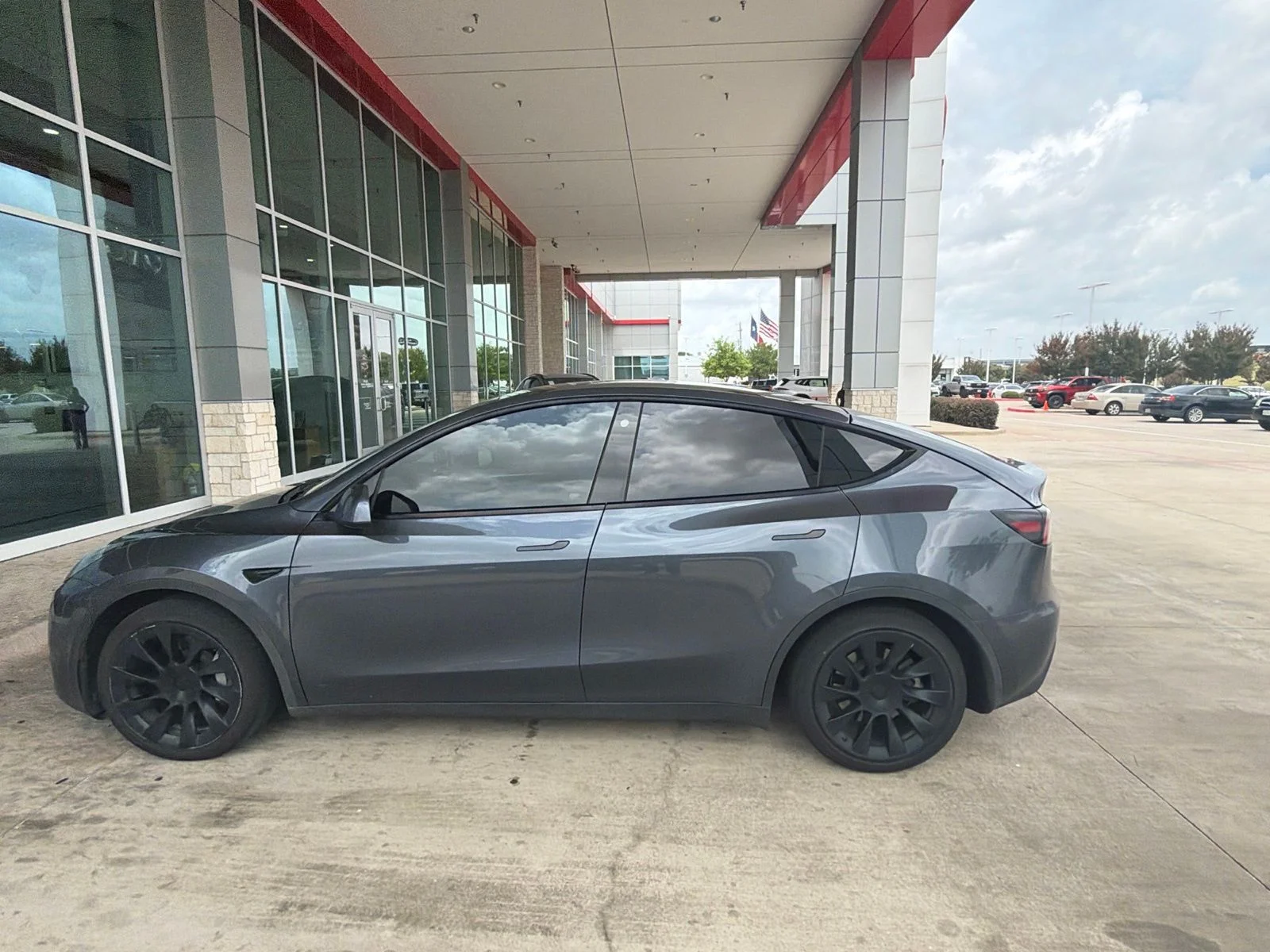 Used 2023  Tesla Long Range image 3