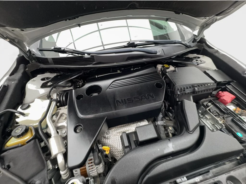 Used 2018 Silver Nissan 2.5 S image 18