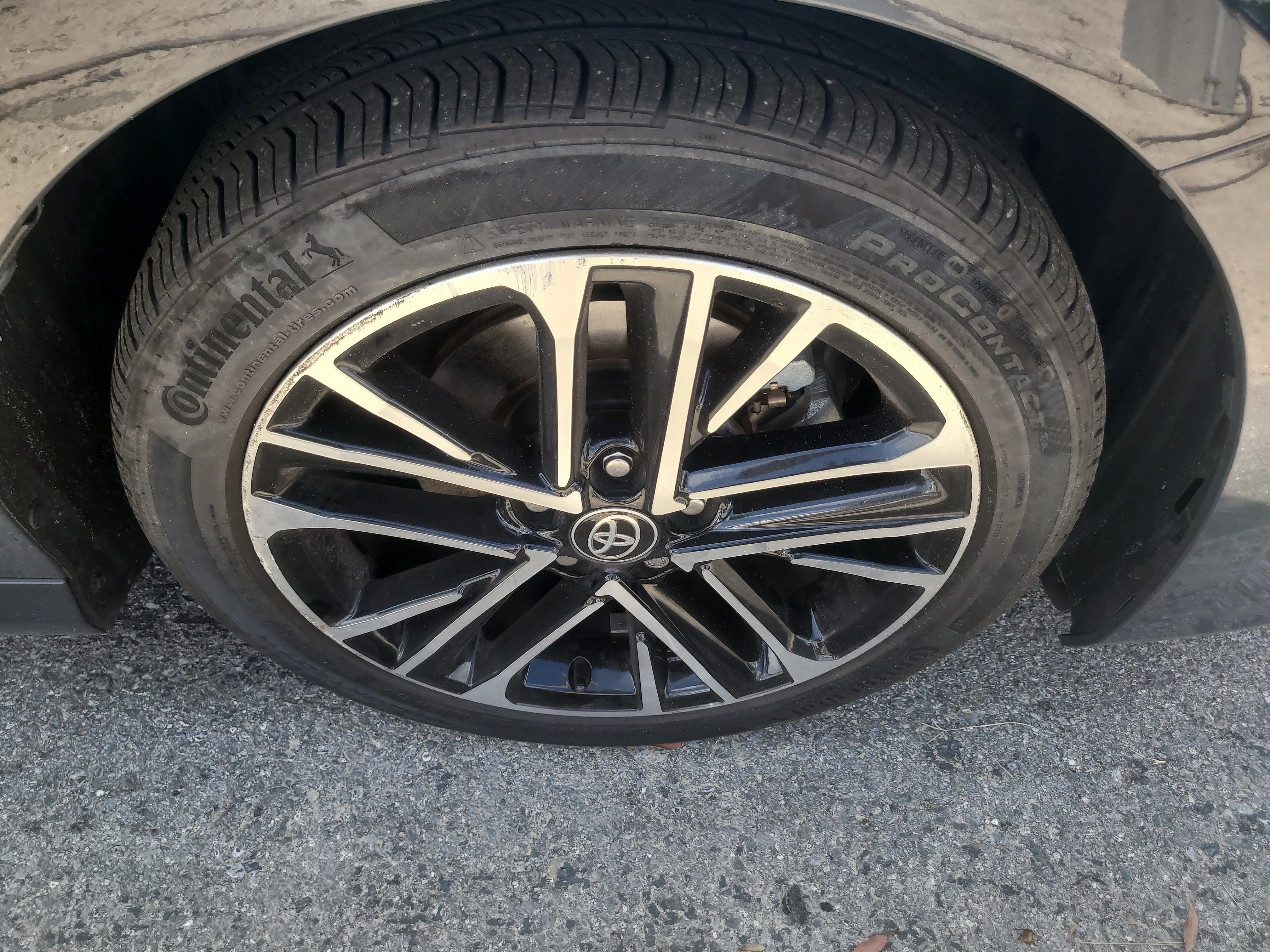 Used 2025 Underground Toyota XLE image 6