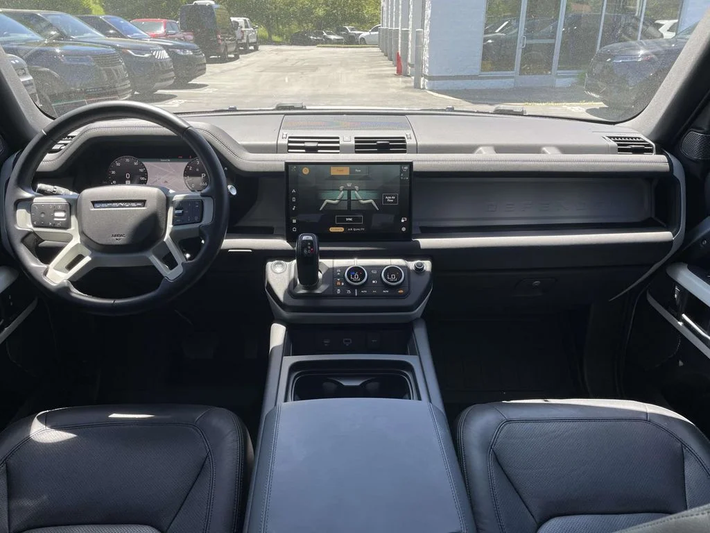 Used 2024 Hakuba Silver Metallic Land Rover SE image 18