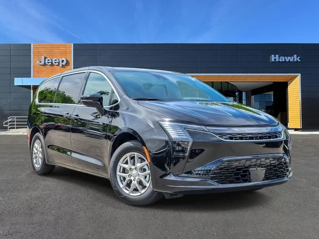 2027 Chrysler Pacifica Select's photo