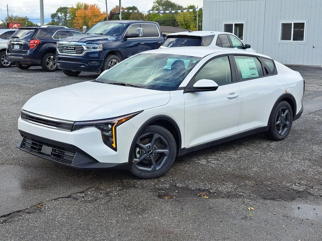 New 2025 White Kia LXS image 1