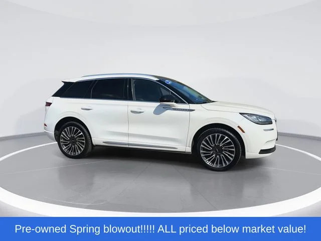 Used 2022 White Lincoln Standard image 9