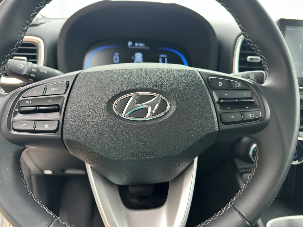 Used 2025 Onyx Black Hyundai SEL image 13
