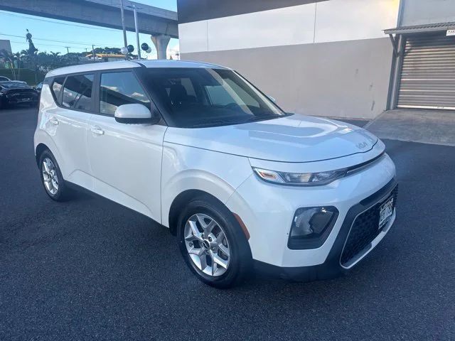 Used 2022 White Kia LX image 7