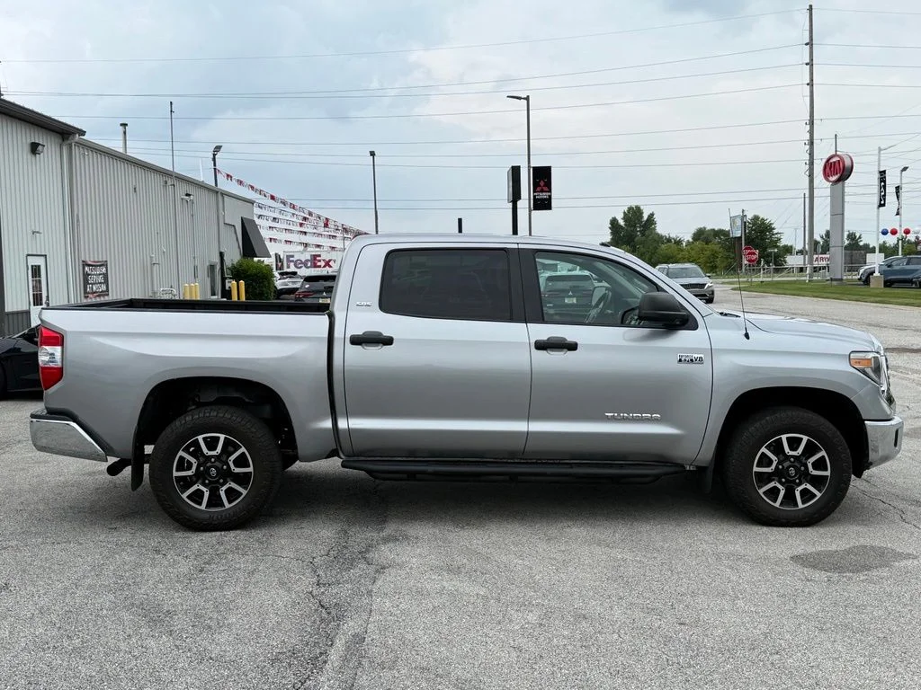 Used 2018 Silver Toyota SR5 image 9