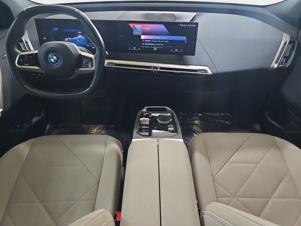 Certified Used 2022 Mineral White Metallic BMW xDrive50 image 12