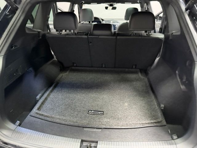Certified Used 2022 Deep Black Pearl Effect Volkswagen 2.0T SE R-Line Black image 29