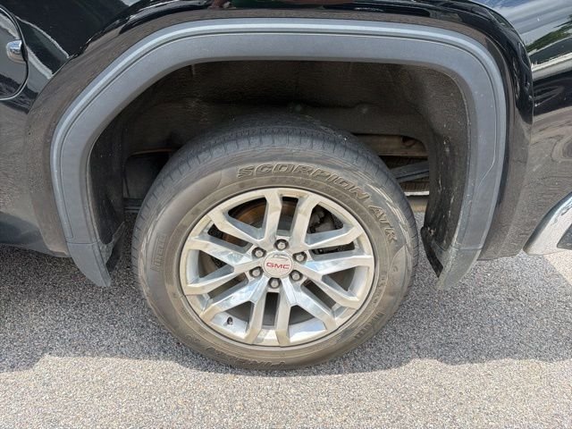 Used 2022 Black GMC SLT image 9