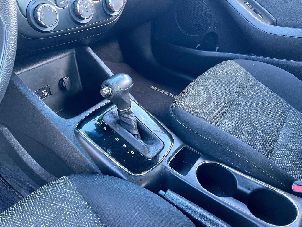 Used 2018 Silky Silver Kia LX image 19