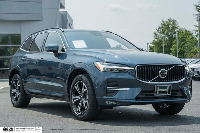 Used 2022 Denim Blue Volvo Momentum image 1