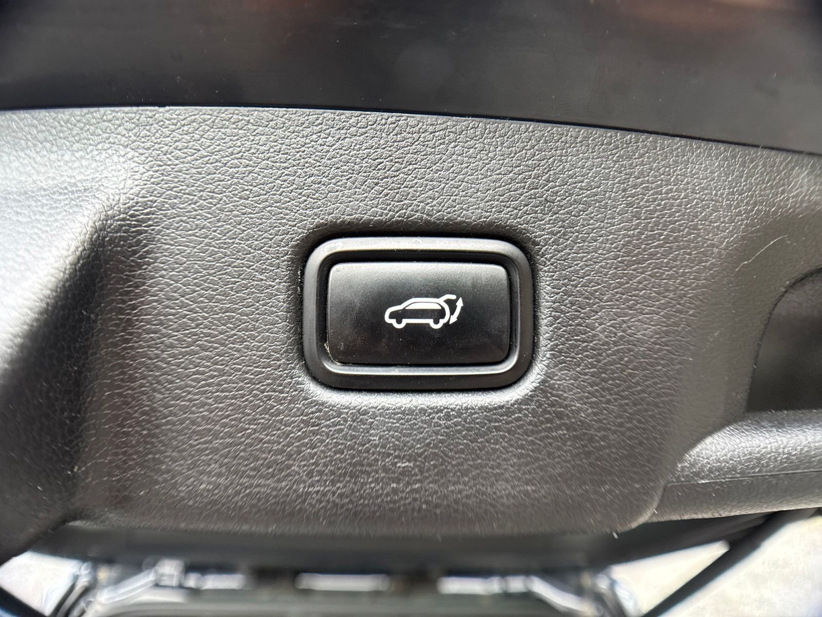 Used 2020 White Hyundai Limited image 30