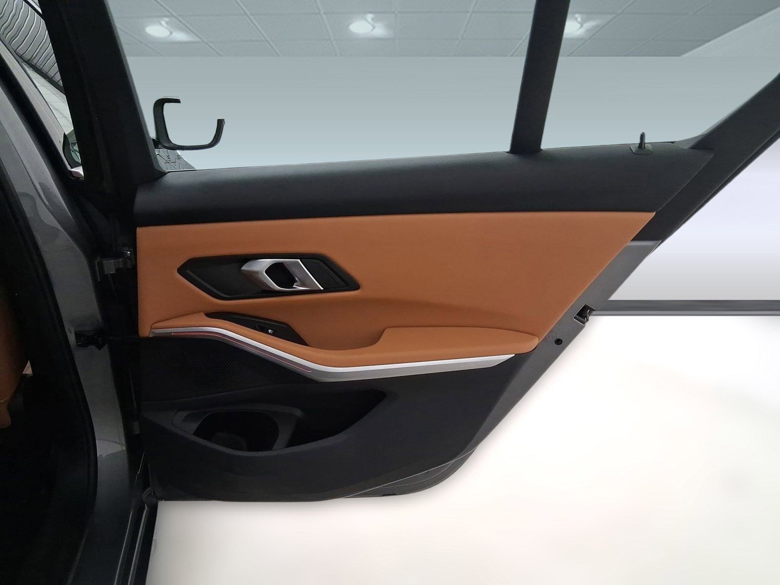 2025 BMW 3 Series 330i - Photo 29