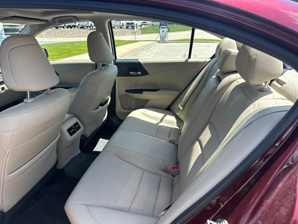 Used 2016  Honda EX-L image 2