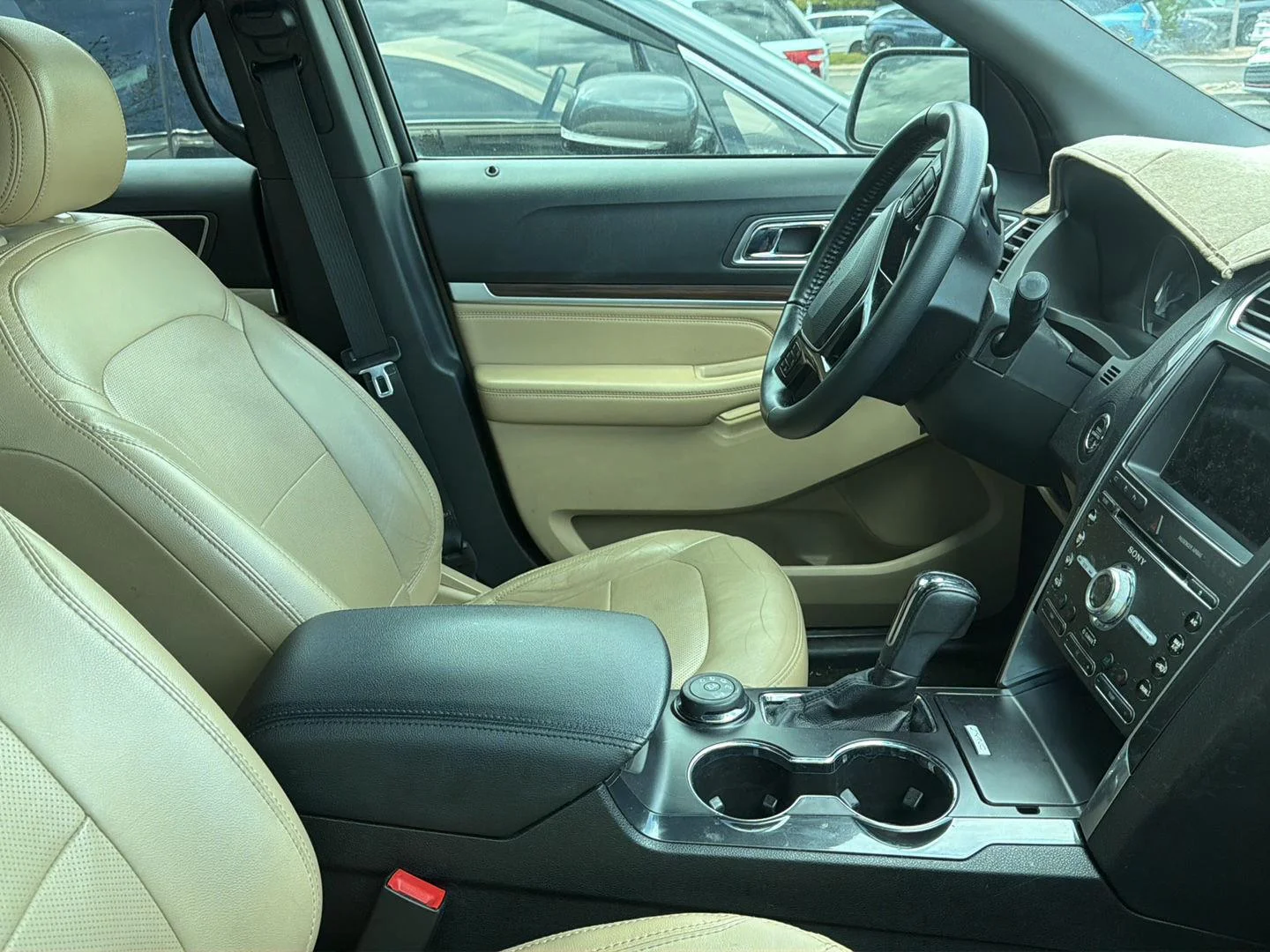 Used 2017 White Gold Ford Limited image 10