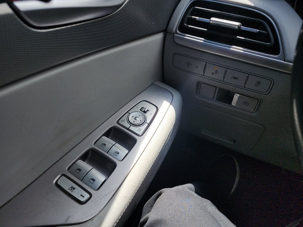 Used 2022 Steel Graphite Hyundai SE image 18
