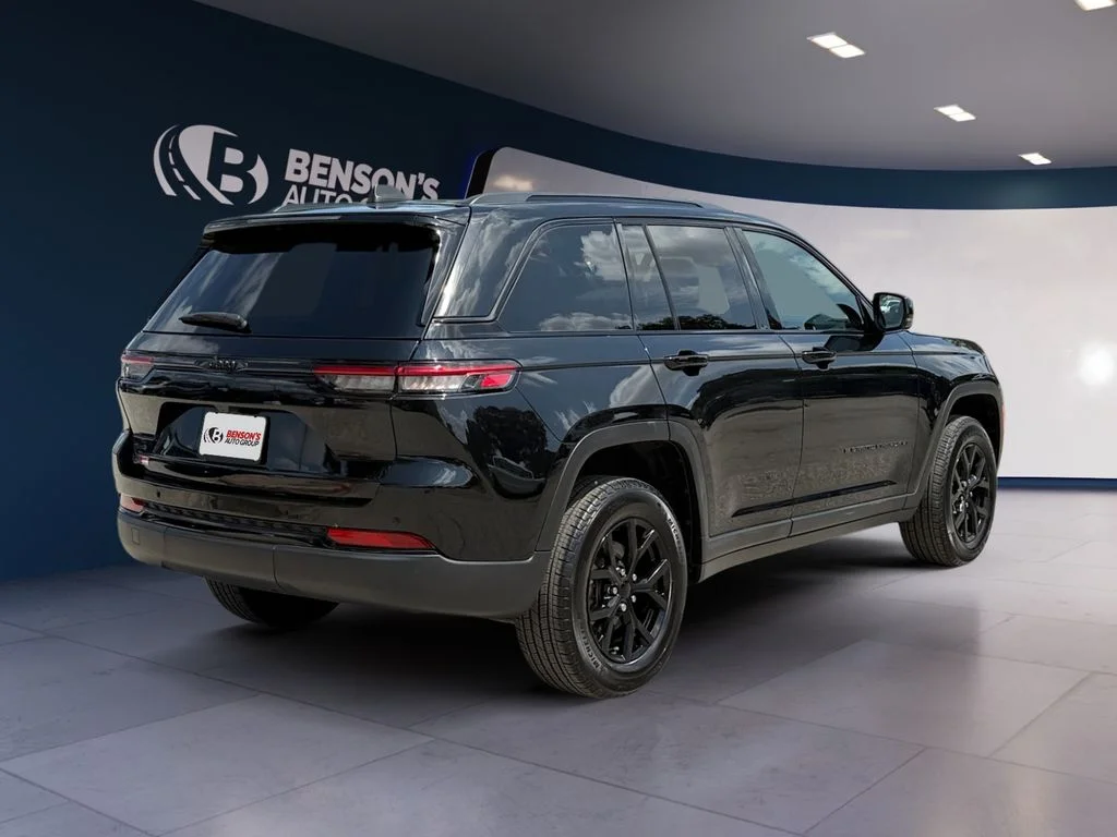 Used 2024 Black Jeep Altitude X image 5