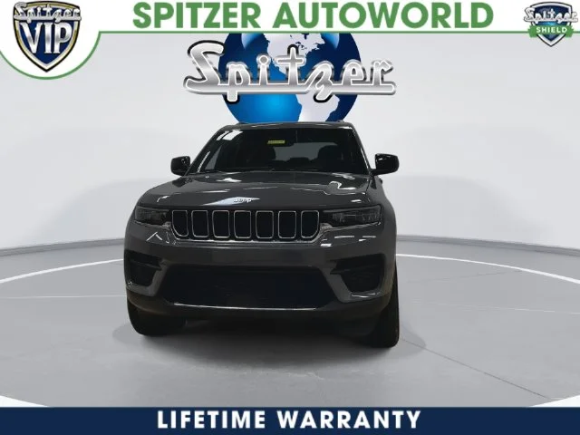 New 2027 Sting-Gray Clear-Coat Paint Jeep Laredo X image 7