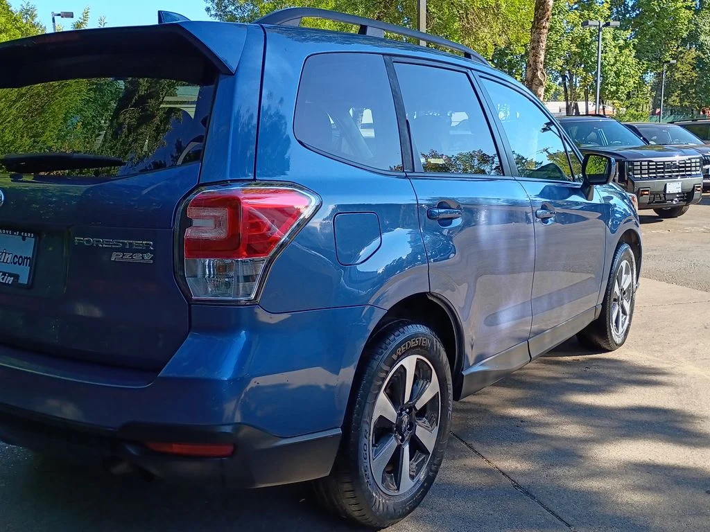 Used 2017 Quartz Blue Pearl Subaru 2.5i Premium image 4