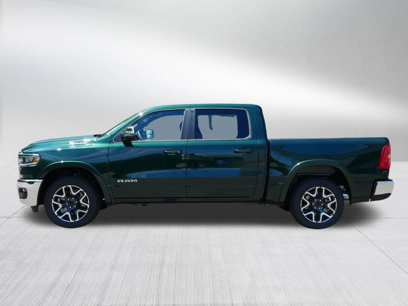 New 2026 Serrano-Green Metallic Exterior Paint RAM Laramie image 4