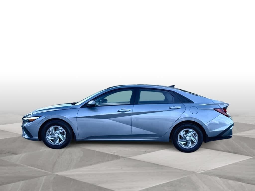 Used 2026 Fluid Metal Hyundai SE image 5