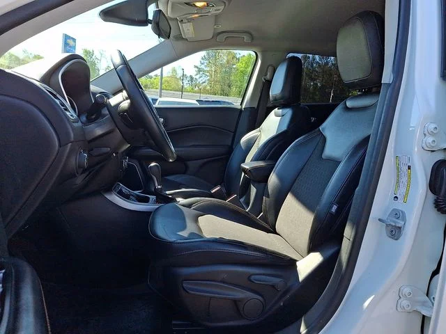 Used 2018 White Jeep Latitude image 14