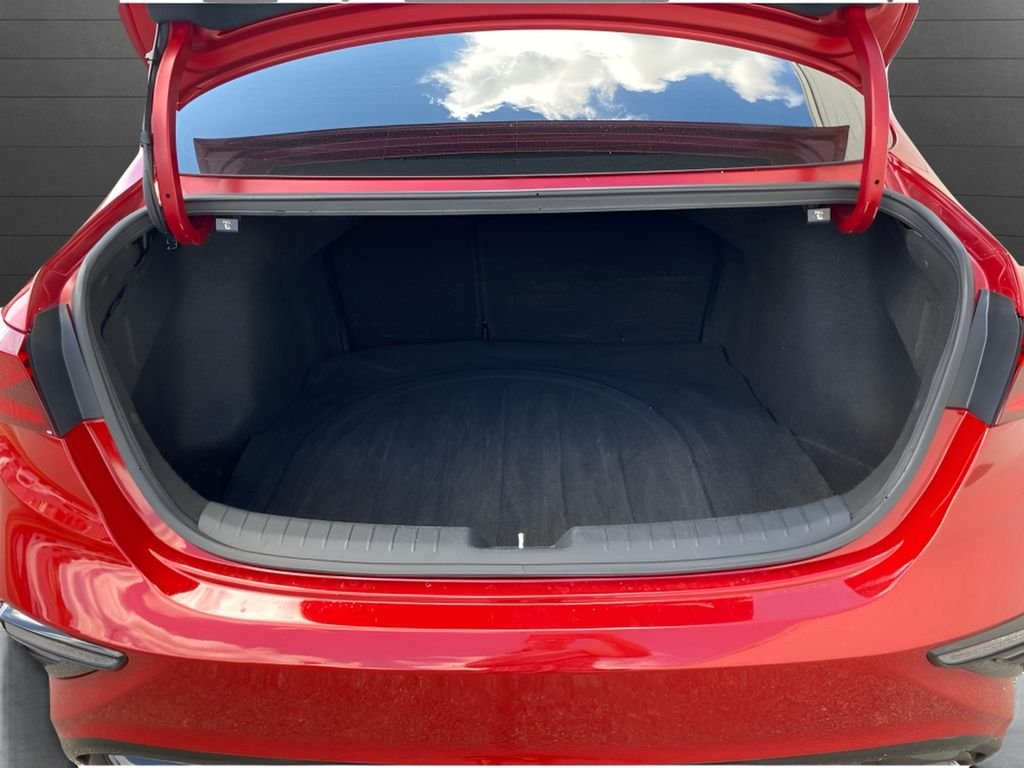 Used 2020 Currant Red Kia LXS image 21