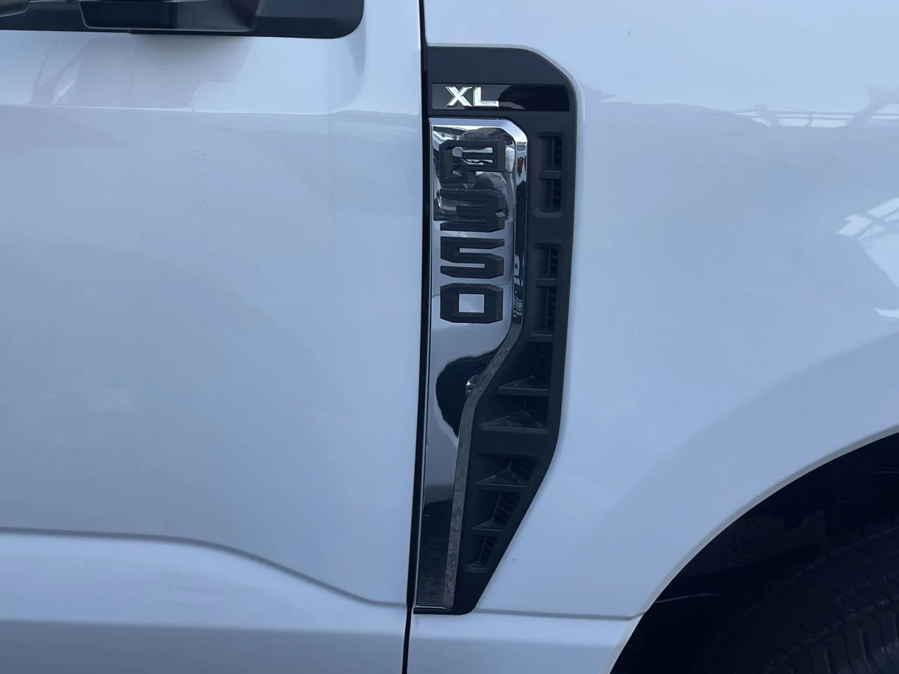 New 2026 Oxford White Ford XL image 8