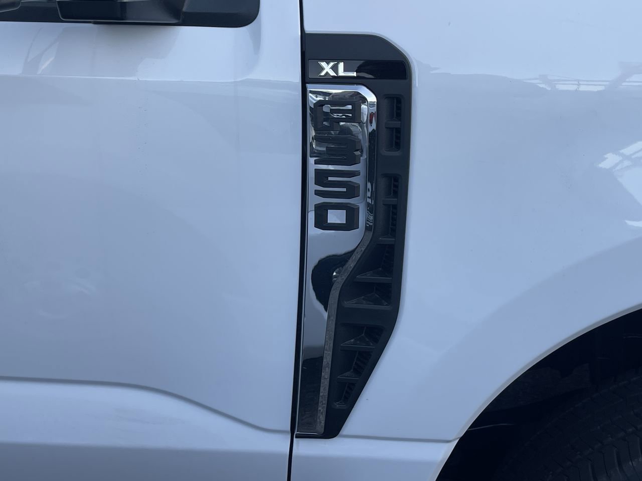 New 2026 Oxford White Ford XL image 8
