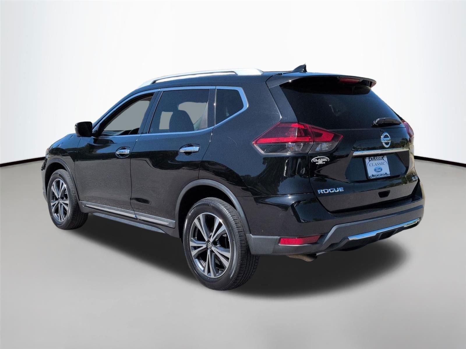 Used 2018 Magnetic Black Nissan SL image 3