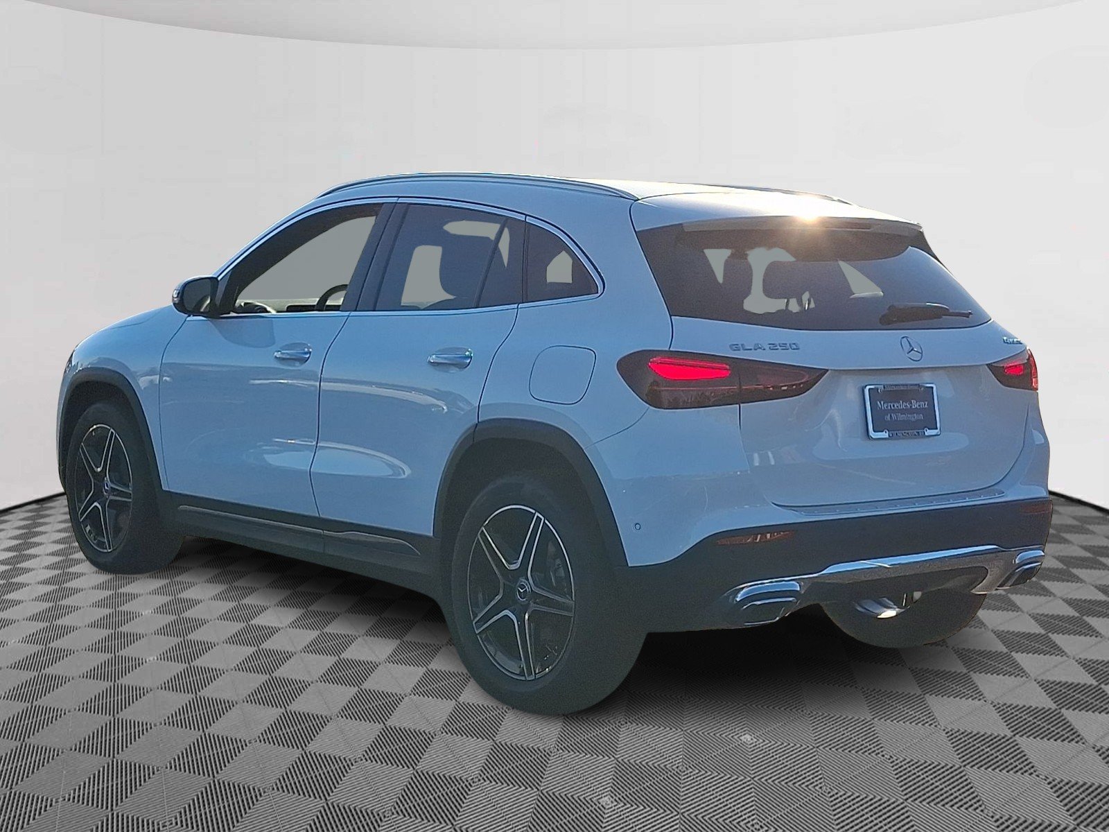 New 2026 Polar White Mercedes-Benz GLA 250 image 4