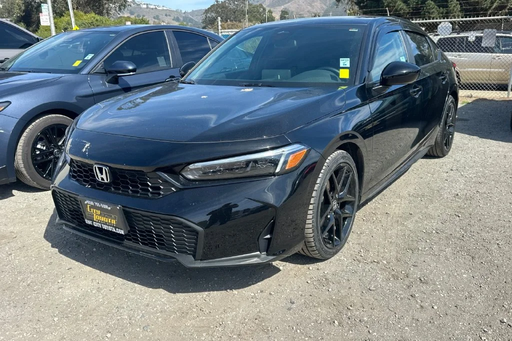Certified Used 2026  Toyota SE image 2