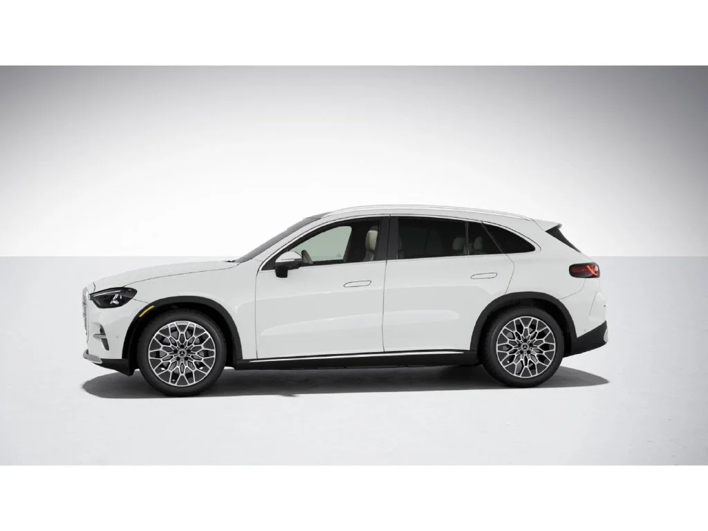 New 2027 White Mercedes-Benz GLC 400 image 35